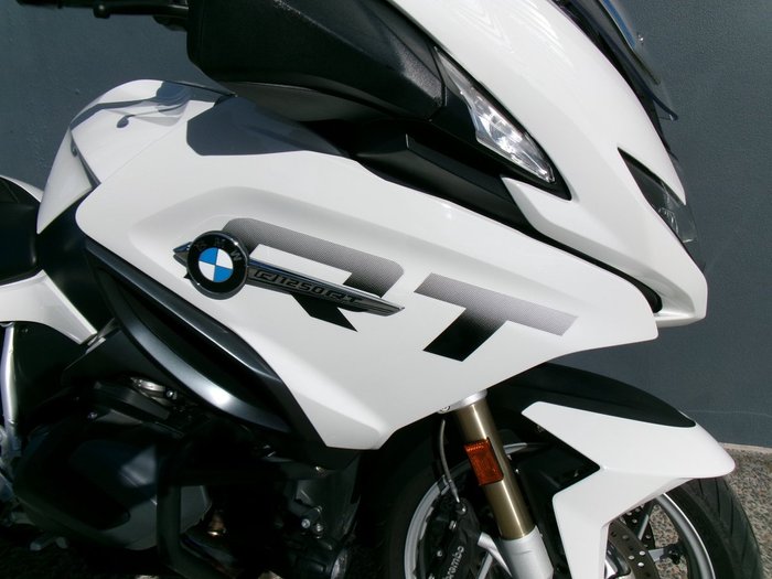 2024 BMW Motorrad R 1250 RT Alpine White 3