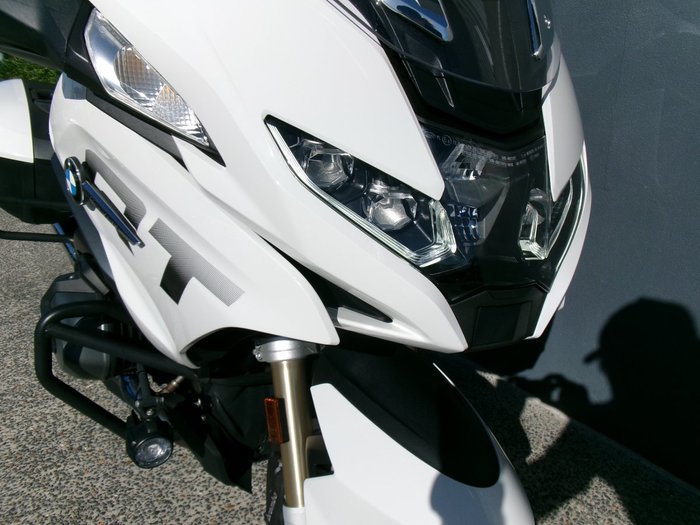2024 BMW Motorrad R 1250 RT Alpine White 3