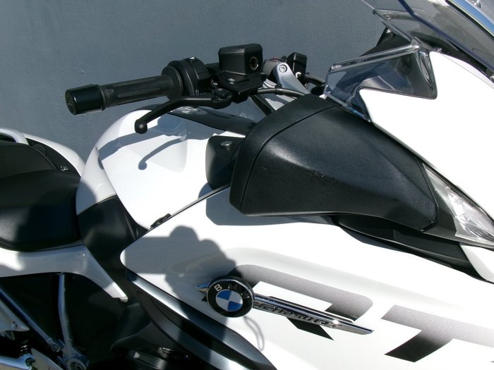 2024 BMW Motorrad R 1250 RT Alpine White 3