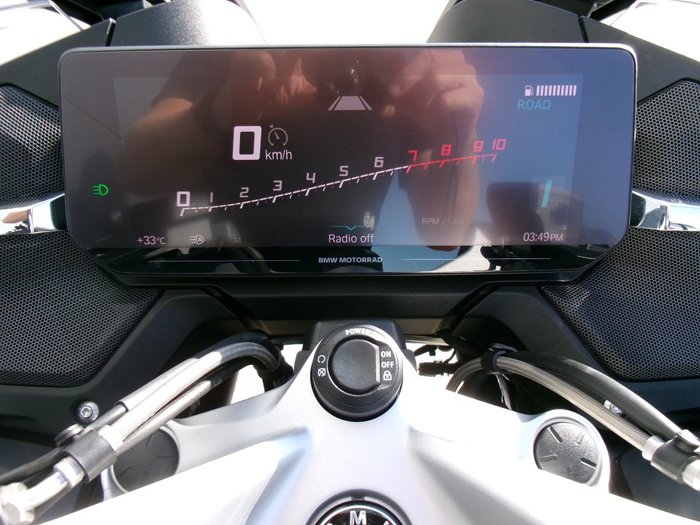 2024 BMW Motorrad R 1250 RT Alpine White 3