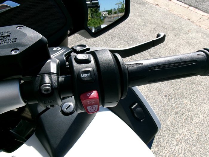 2024 BMW Motorrad R 1250 RT Alpine White 3