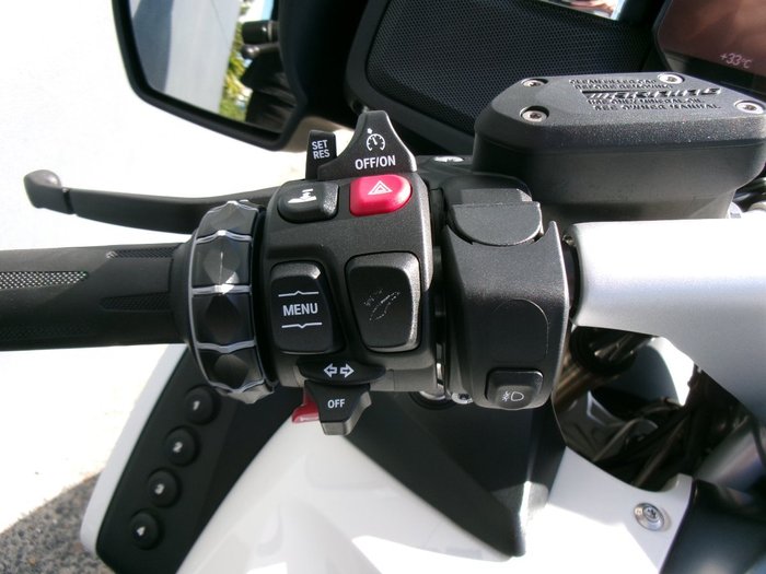 2024 BMW Motorrad R 1250 RT Alpine White 3