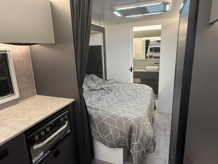 2025 New Age Caravans 20' Big Red Slide-Out Br20 Save $11,199 Was $111,990