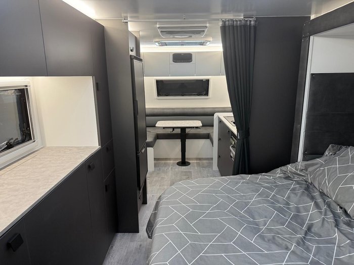 2025 New Age Caravans 20' Big Red Slide-Out Br20 Save $11,199 Was $111,990