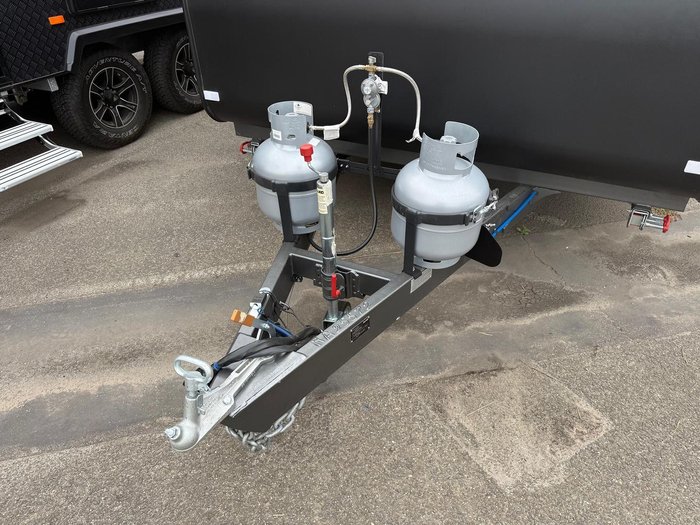 2025 New Age Caravans 19' Roadowl Escape Ro19be