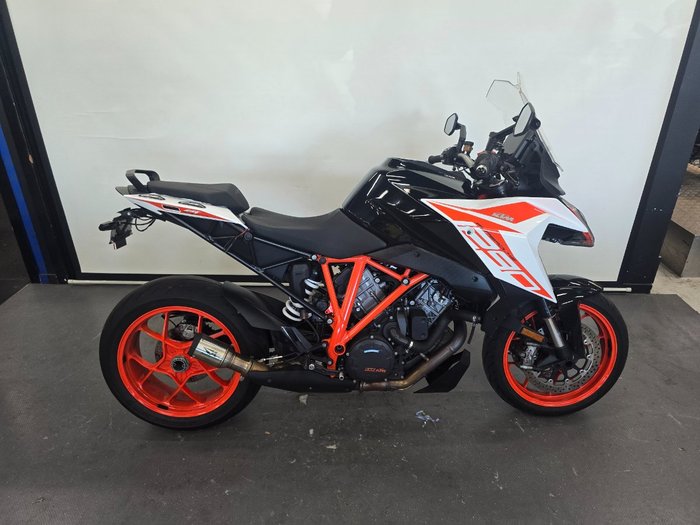 2020 Ktm 1290 SUPER DUKE GT Orange