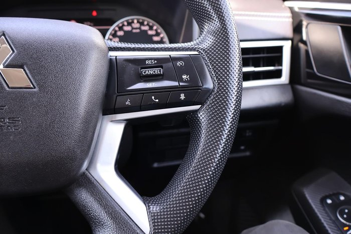 2024 Mitsubishi Outlander ES