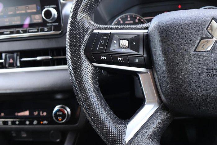 2024 Mitsubishi Outlander ES