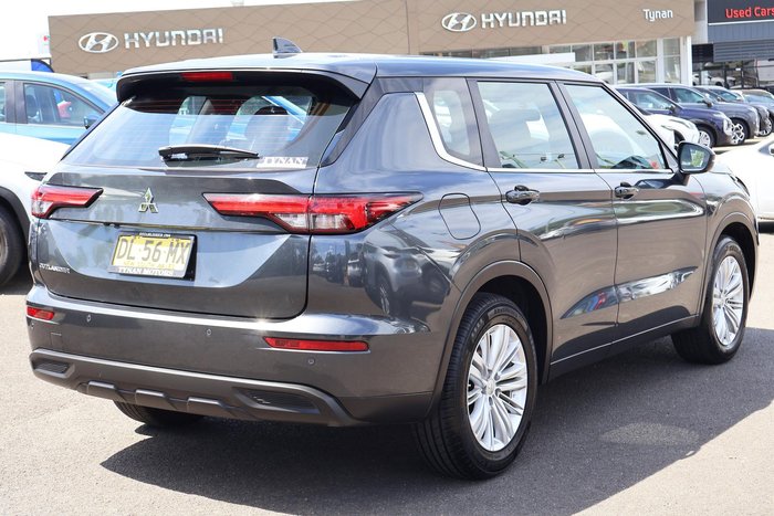 2024 Mitsubishi Outlander ES