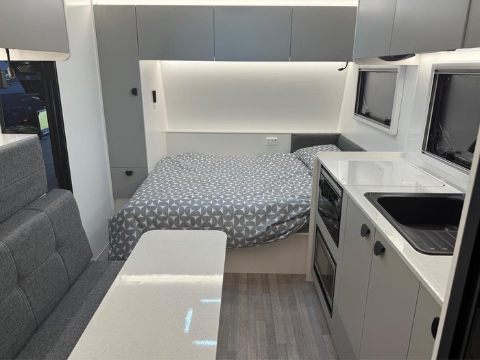 2025 Traveller 15' Destination Track