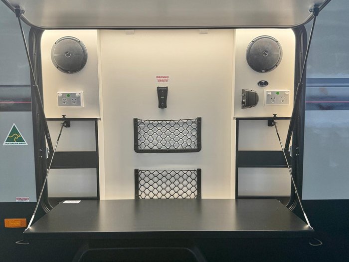 2025 Traveller 15' Destination Track