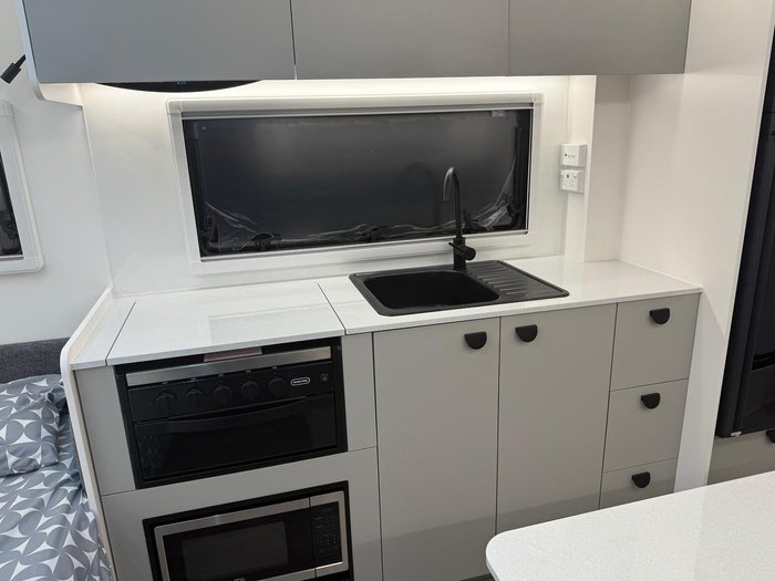 2025 Traveller 15' Destination Track