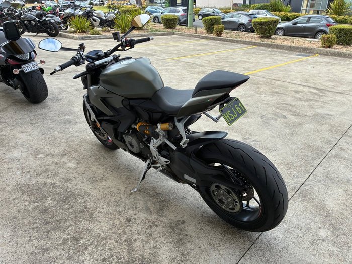 2023 DUCATI PANIGALE V2 Green