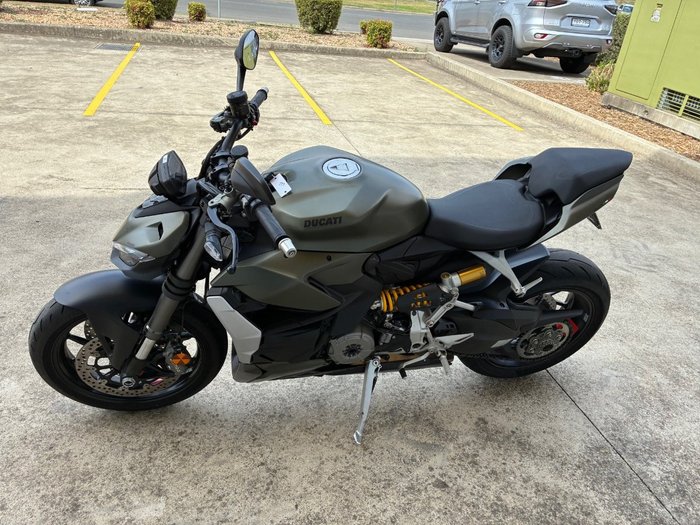 2023 DUCATI PANIGALE V2 Green