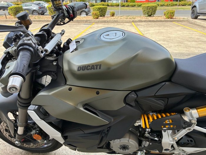 2023 DUCATI PANIGALE V2 Green