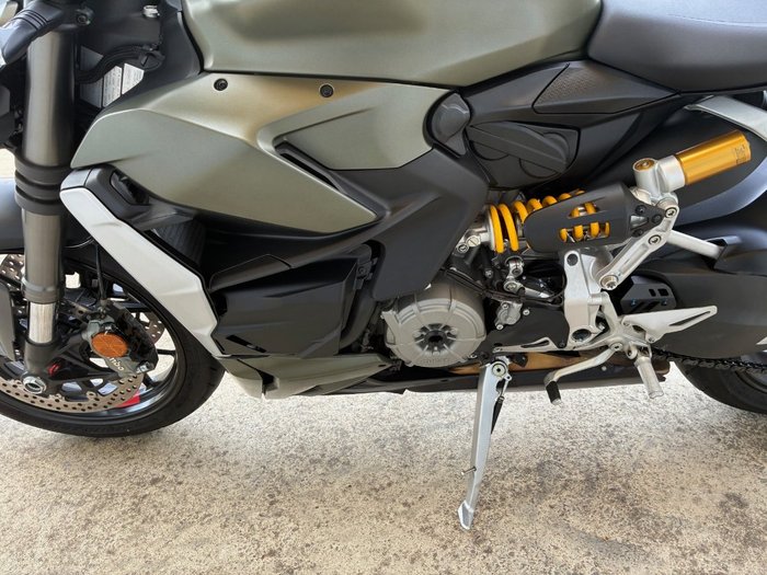 2023 DUCATI PANIGALE V2 Green