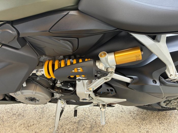 2023 DUCATI PANIGALE V2 Green