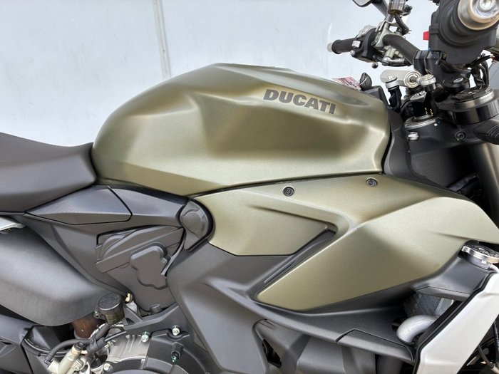 2023 DUCATI PANIGALE V2 Green