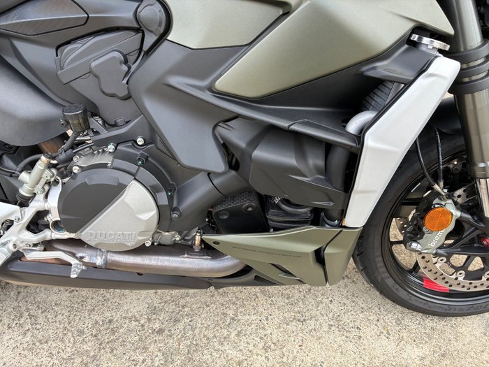 2023 DUCATI PANIGALE V2 Green