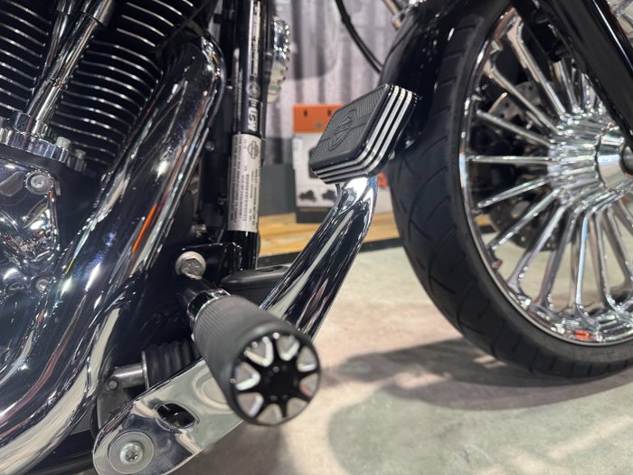 2016 Harley-davidson FXSB SOFTAIL BREAKOUT Black