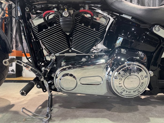 2016 Harley-davidson FXSB SOFTAIL BREAKOUT Black