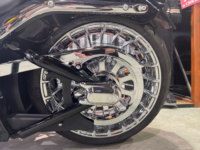 2016 Harley-davidson FXSB SOFTAIL BREAKOUT Black