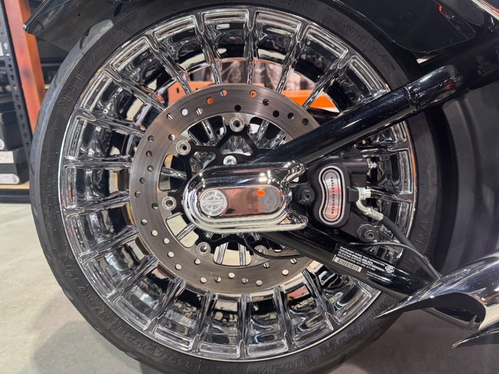 2016 Harley-davidson FXSB SOFTAIL BREAKOUT Black