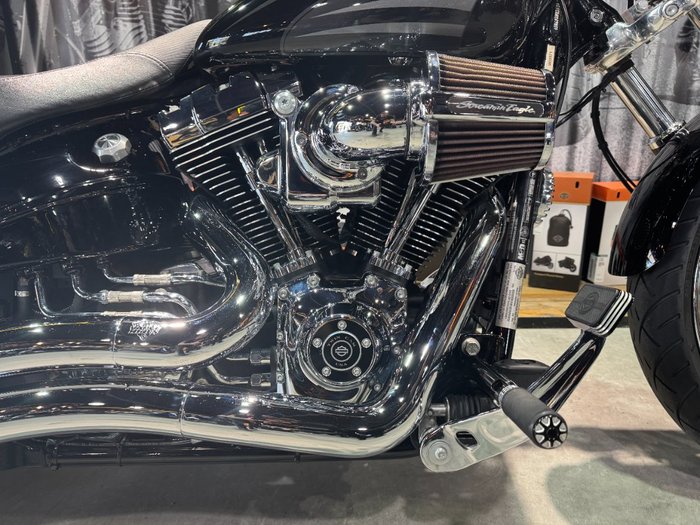 2016 Harley-davidson FXSB SOFTAIL BREAKOUT Black