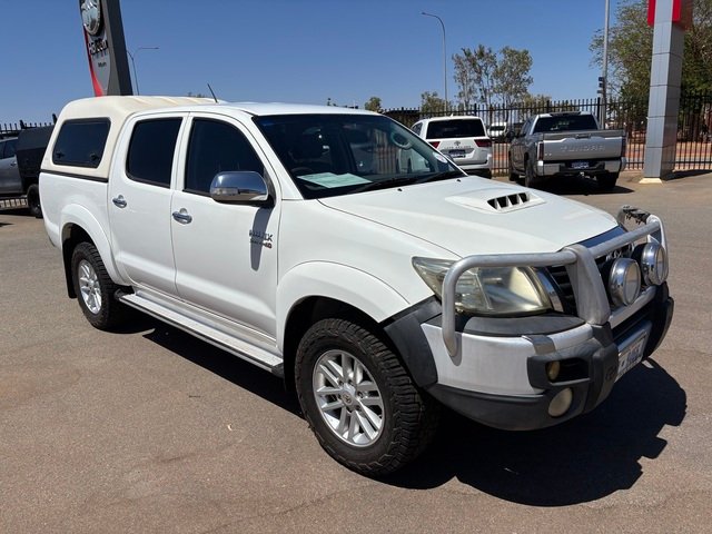 2011 Toyota Hilux HILUX 4x4 3.0L T/D D/C M/T SR5 1R61250 001 Glacier White