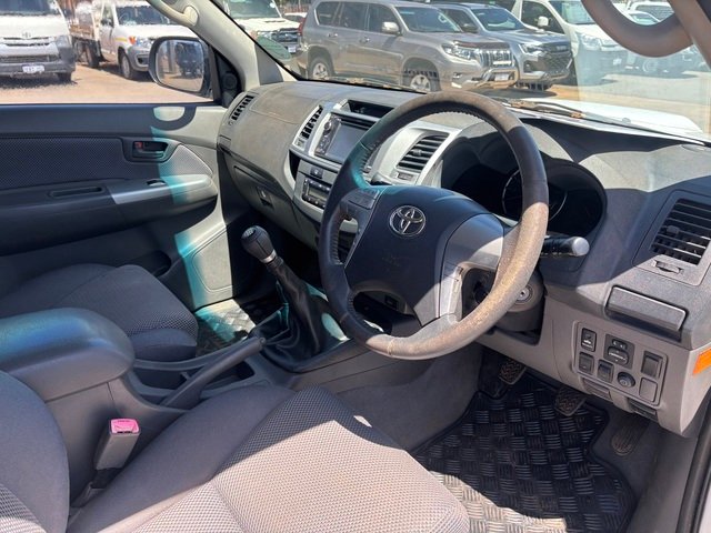 2011 Toyota Hilux HILUX 4x4 3.0L T/D D/C M/T SR5 1R61250 001