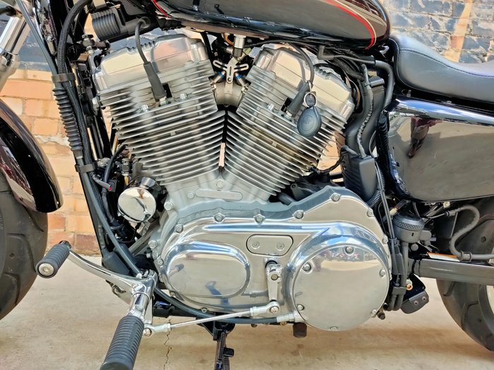 2010 HARLEY-DAVIDSON SUPERLOW 883 (XL883L) ROAD BLACK