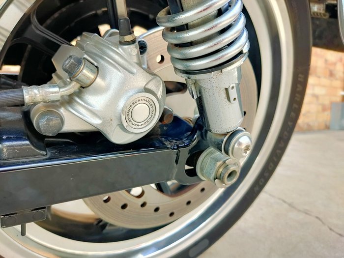 2010 HARLEY-DAVIDSON SUPERLOW 883 (XL883L) ROAD BLACK