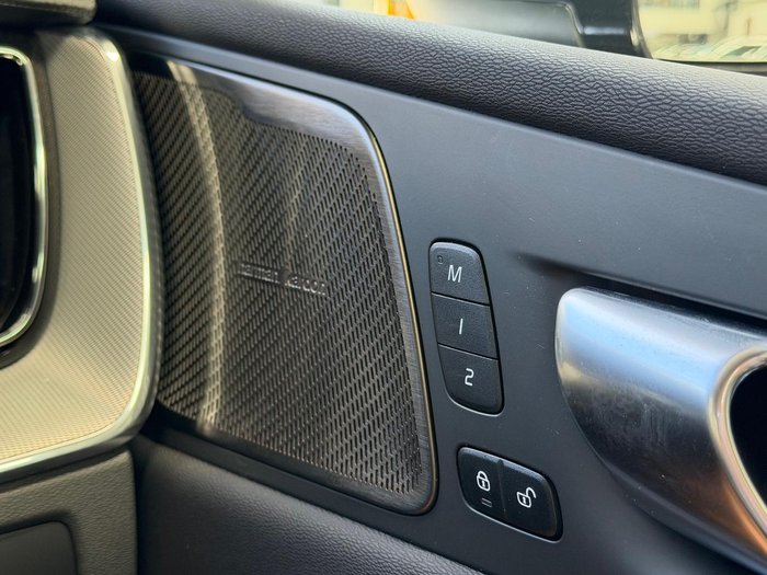 2024 Volvo XC60 Ultimate B5 Bright MY24 AWD Onyx Black