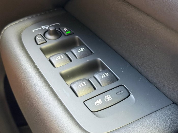 2024 Volvo XC60 Ultimate B5 Bright MY24 AWD Onyx Black