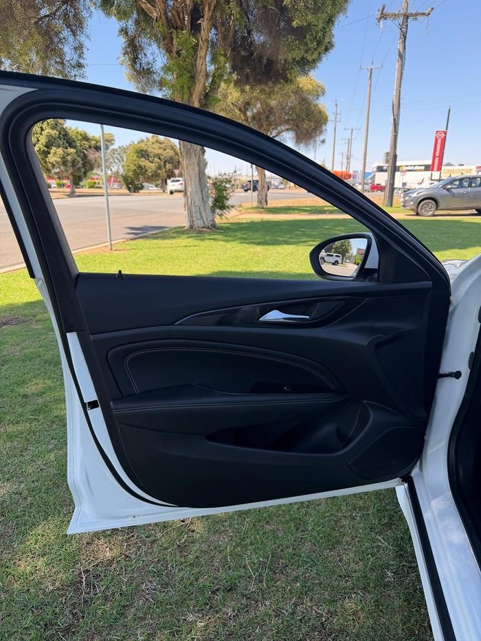 2018 Holden Commodore RS