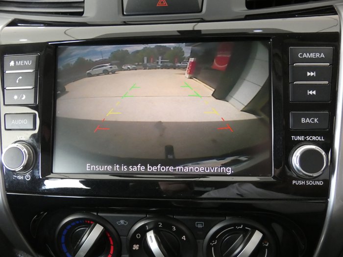 2021 Nissan Navara SL