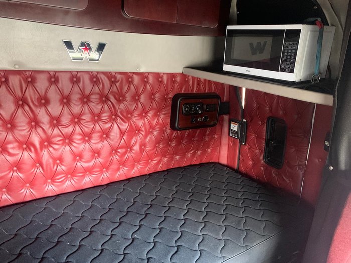 2018 Western Star 4900 Series 4900FXC White