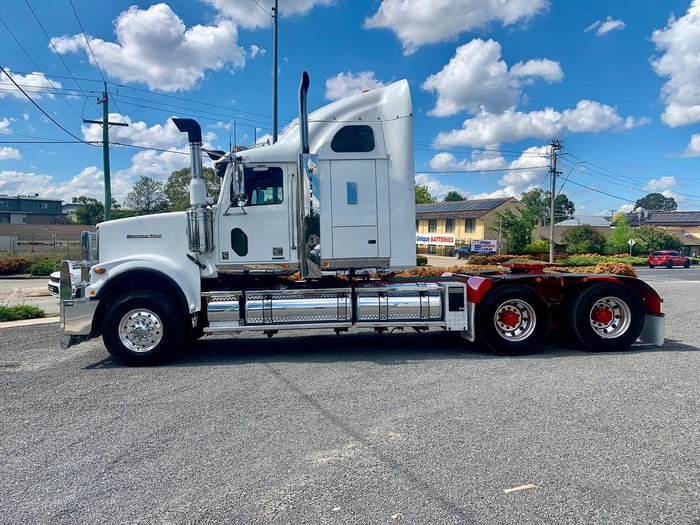 2018 Western Star 4900 Series 4900FXC White