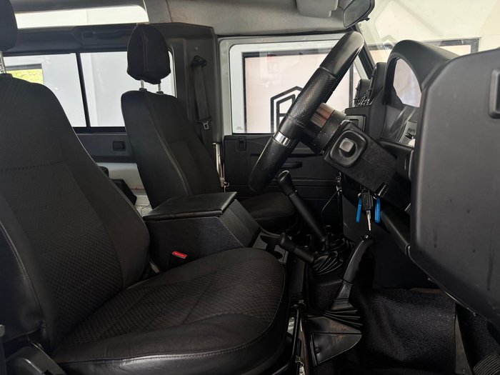 2012 Land Rover Defender 90 MY12 4X4 Constant Fuji White