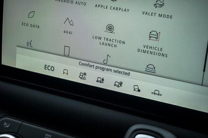 2025 Land Rover Defender 110 D250 S