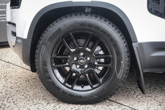 2025 Land Rover Defender 110 D250 S