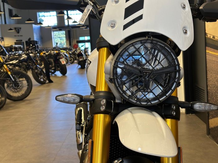 2025 Triumph Scrambler 400 XC Scrambler White