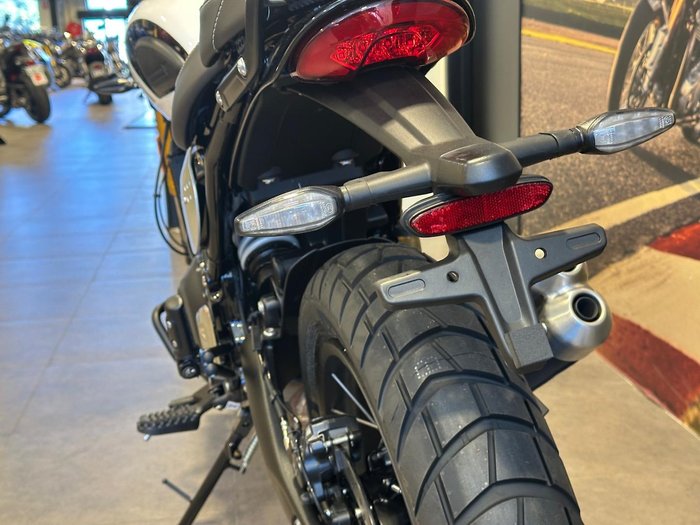 2025 Triumph Scrambler 400 XC Scrambler White