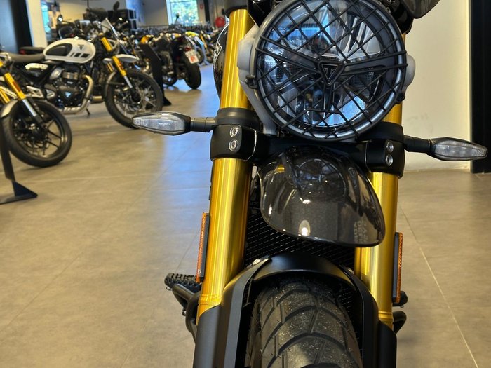 2025 Triumph Scrambler 400 XC Scrambler Grey