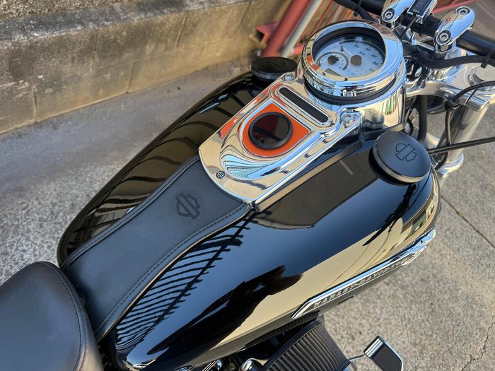 2010 Harley-Davidson Dyna Street Bob 96 (FXDB) Dyna Black