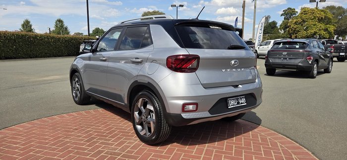 2025 Hyundai Venue Elite QX.V5 MY25 Shimmering Silver & Abyss Black Roof