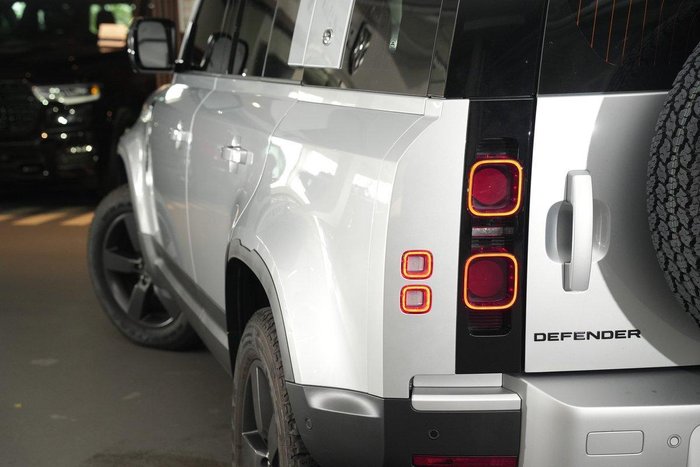 2023 Land Rover Defender 110 D300 SE