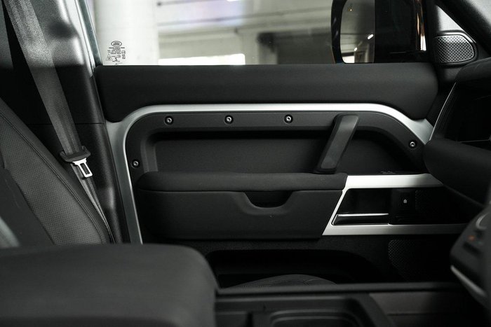 2023 Land Rover Defender 110 D300 SE