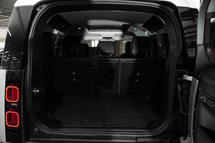 2023 Land Rover Defender 110 D300 SE