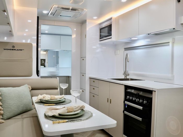 2025 Wonderland RV 21Ft Large En-Suite Layout